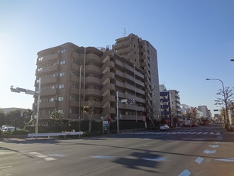 朝日クレスパリオ西落合の外観