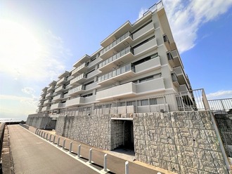 ライオンズマンション葉山マリンビューの外観