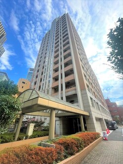 ファミール新宿グランスイートタワーの外観
