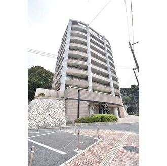 ファミール比治山公園リヴトゥールの外観