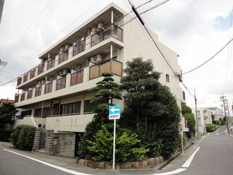 服部マンションの外観