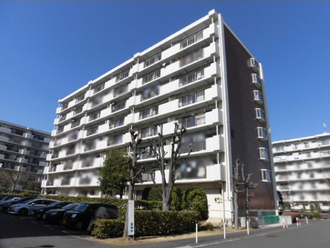 富岡エステート４号棟の外観