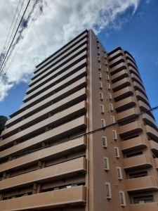 ライオンズマンション比治山公園の外観