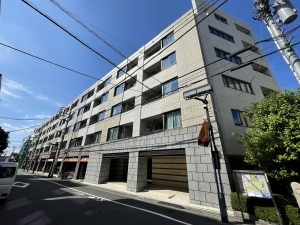パークリュクス初台の外観
