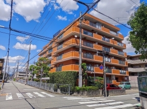 ライオンズマンション東園田の外観