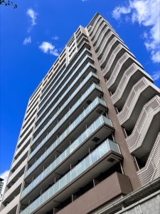 プレサンスジェネ新神戸ステーションフロントの外観