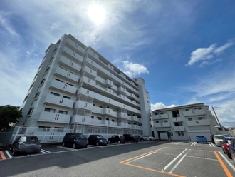 ロイヤルコート逆瀬川の外観
