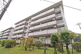 左近山団地6街区24号棟の外観