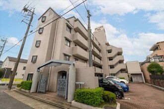 グローリアス守山の外観