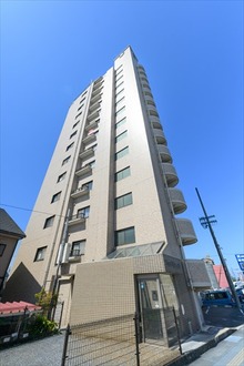 丸美ロイヤル新安城の外観