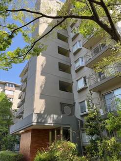 神宮東パークハイツの外観