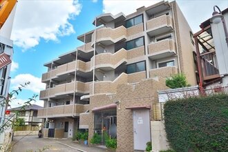 パルステージ逆瀬川の外観