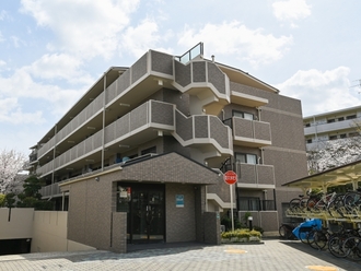 コスモ西宮山手の外観