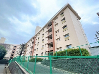 有馬南住宅３号棟の外観