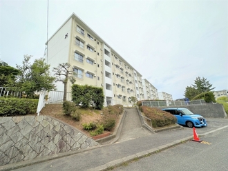 名谷６団地２５号棟の外観