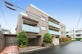 ファミールグラン神宮前の外観