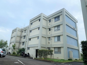 汐見台団地１４１２号棟の外観