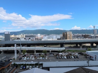 八戸ノ里スカイハイツの外観