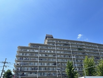 寝屋川スカイハイツの外観