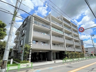 千歳烏山コモドの外観