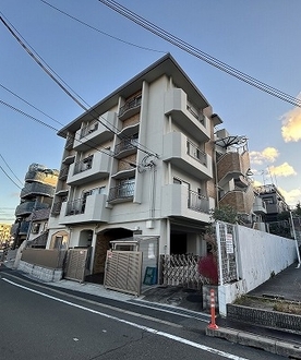 シュロス関大前