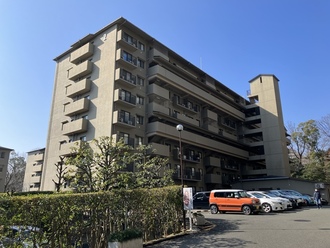 ユニハイム千里丘二号棟の外観