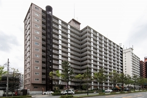上本町ガーデンハイツの外観