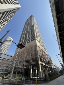 クロスタワー大阪ベイの外観