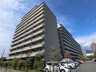 セレーノ見附の外観