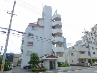 サンシャイン岡本の外観
