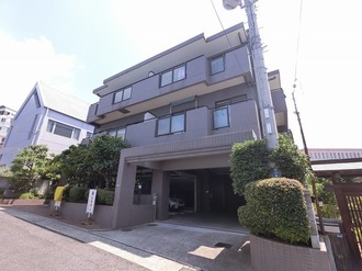 ファミール諏訪山公園の外観