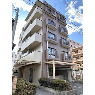 マンション逸の外観