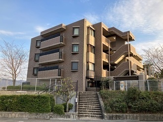 サニーフラット川西緑台の外観