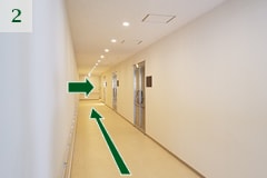 順路2：まっすぐ進み、３つ目の扉が西新宿営業所入口です。
