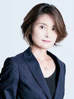 新井智美