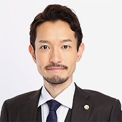 古関　俊祐